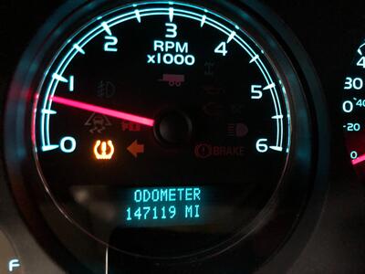 2008 Chevrolet Avalanche LS   - Photo 12 - Saint Louis, MI 48880-9800