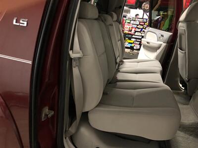 2008 Chevrolet Avalanche LS   - Photo 18 - Saint Louis, MI 48880-9800