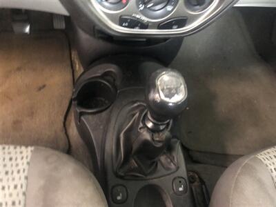 2006 Ford Focus ZX4 S   - Photo 11 - Saint Louis, MI 48880-9800