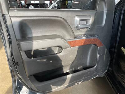 2015 GMC Sierra 1500 SLE   - Photo 17 - Saint Louis, MI 48880-9800