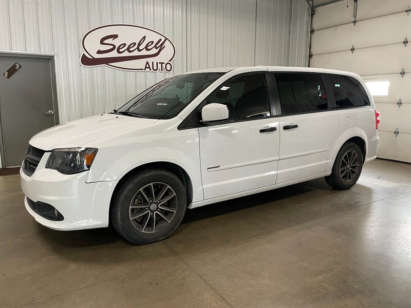 2016 Dodge Grand Caravan SE   - Photo 1 - Saint Louis, MI 48880-9800