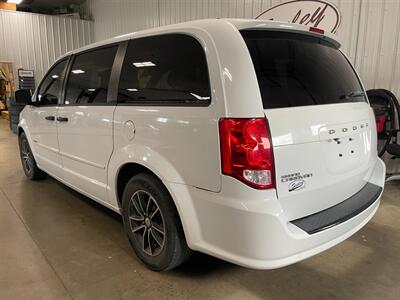 2016 Dodge Grand Caravan SE   - Photo 3 - Saint Louis, MI 48880-9800