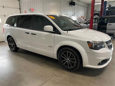 2016 Dodge Grand Caravan SE   - Photo 5 - Saint Louis, MI 48880-9800