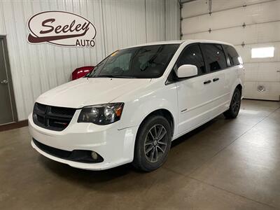 2016 Dodge Grand Caravan SE   - Photo 2 - Saint Louis, MI 48880-9800