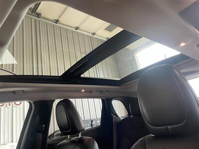 2019 Jeep Cherokee Limited   - Photo 8 - Saint Louis, MI 48880-9800