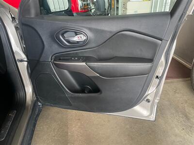 2019 Jeep Cherokee Limited   - Photo 22 - Saint Louis, MI 48880-9800