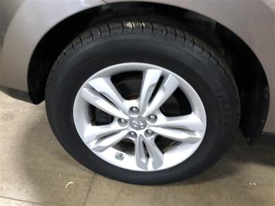 2012 Hyundai TUCSON GLS   - Photo 22 - Saint Louis, MI 48880-9800