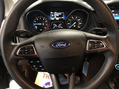 2016 Ford Focus SE   - Photo 8 - Saint Louis, MI 48880-9800