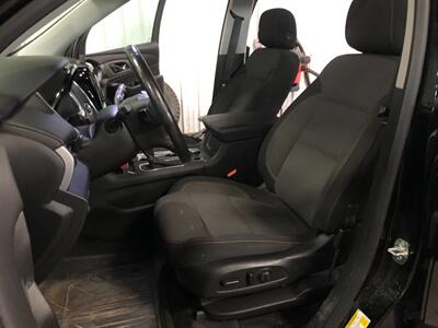 2020 Chevrolet Traverse LT Cloth   - Photo 16 - Saint Louis, MI 48880-9800