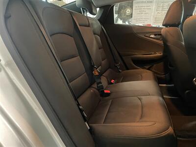 2018 Chevrolet Malibu LT   - Photo 17 - Saint Louis, MI 48880-9800