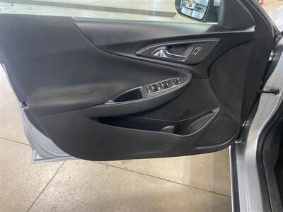 2018 Chevrolet Malibu LT   - Photo 19 - Saint Louis, MI 48880-9800