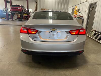 2018 Chevrolet Malibu LT   - Photo 24 - Saint Louis, MI 48880-9800