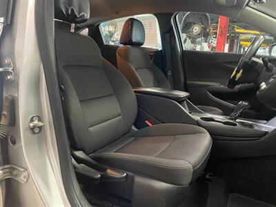 2018 Chevrolet Malibu LT   - Photo 16 - Saint Louis, MI 48880-9800