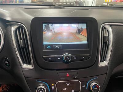 2018 Chevrolet Malibu LT   - Photo 13 - Saint Louis, MI 48880-9800