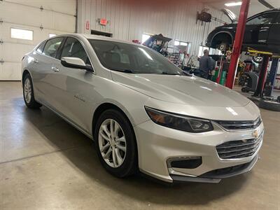2018 Chevrolet Malibu LT   - Photo 4 - Saint Louis, MI 48880-9800