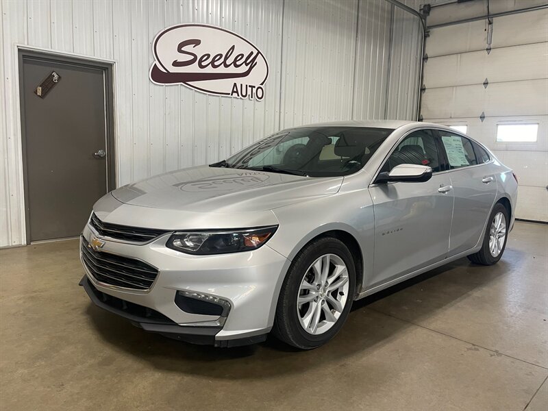 2018 Chevrolet Malibu LT   - Photo 1 - Saint Louis, MI 48880-9800