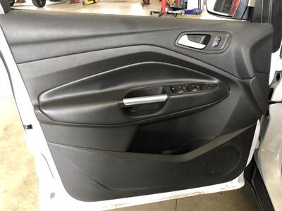 2018 Ford Escape SEL   - Photo 18 - Saint Louis, MI 48880-9800