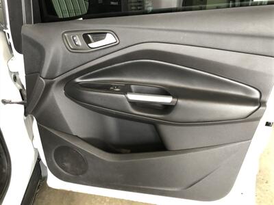 2018 Ford Escape SEL   - Photo 19 - Saint Louis, MI 48880-9800
