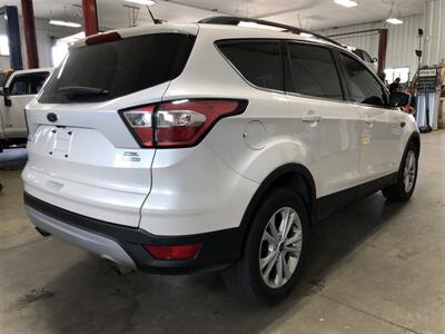 2018 Ford Escape SEL   - Photo 5 - Saint Louis, MI 48880-9800