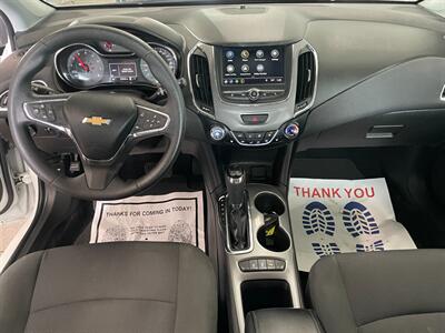 2019 Chevrolet Cruze LT   - Photo 7 - Saint Louis, MI 48880-9800