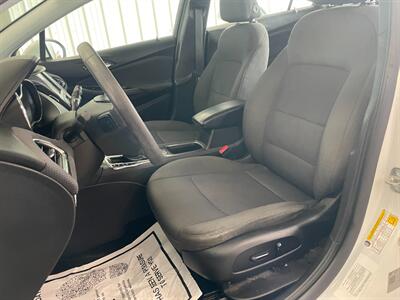 2019 Chevrolet Cruze LT   - Photo 15 - Saint Louis, MI 48880-9800