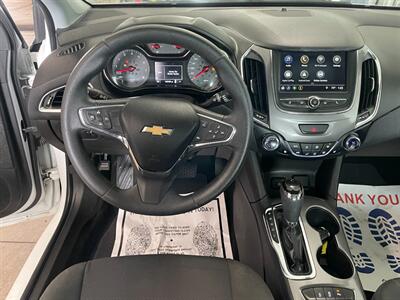 2019 Chevrolet Cruze LT   - Photo 8 - Saint Louis, MI 48880-9800