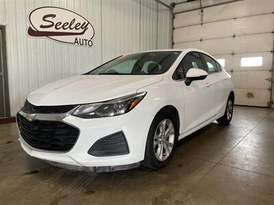 2019 Chevrolet Cruze LT   - Photo 2 - Saint Louis, MI 48880-9800