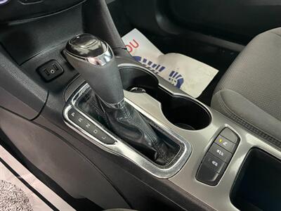 2019 Chevrolet Cruze LT   - Photo 12 - Saint Louis, MI 48880-9800