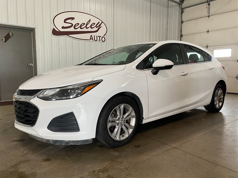 2019 Chevrolet Cruze LT   - Photo 1 - Saint Louis, MI 48880-9800