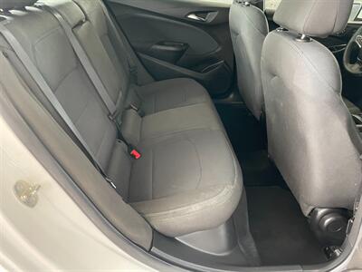 2019 Chevrolet Cruze LT   - Photo 18 - Saint Louis, MI 48880-9800