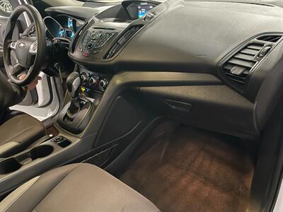 2016 Ford Escape S   - Photo 23 - Saint Louis, MI 48880-9800