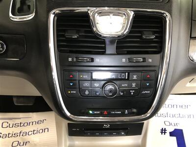 2016 Chrysler Town & Country Touring-L   - Photo 12 - Saint Louis, MI 48880-9800
