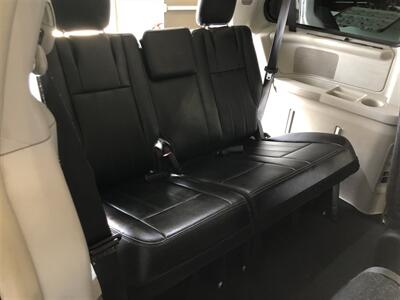 2016 Chrysler Town & Country Touring-L   - Photo 21 - Saint Louis, MI 48880-9800
