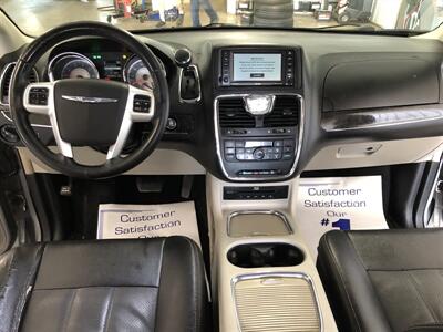 2016 Chrysler Town & Country Touring-L   - Photo 7 - Saint Louis, MI 48880-9800
