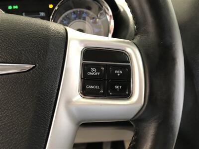 2016 Chrysler Town & Country Touring-L   - Photo 11 - Saint Louis, MI 48880-9800