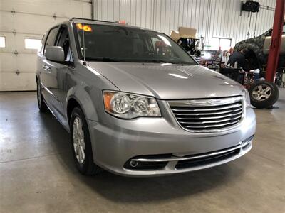 2016 Chrysler Town & Country Touring-L   - Photo 4 - Saint Louis, MI 48880-9800