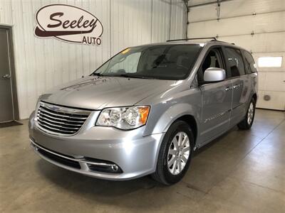 2016 Chrysler Town & Country Touring-L   - Photo 2 - Saint Louis, MI 48880-9800