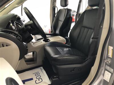 2016 Chrysler Town & Country Touring-L   - Photo 16 - Saint Louis, MI 48880-9800