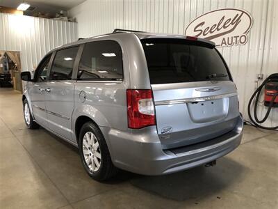 2016 Chrysler Town & Country Touring-L   - Photo 3 - Saint Louis, MI 48880-9800