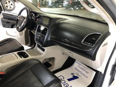 2016 Chrysler Town & Country Touring-L   - Photo 20 - Saint Louis, MI 48880-9800