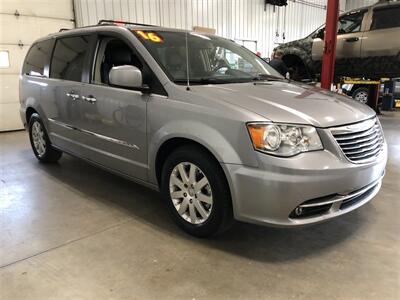 2016 Chrysler Town & Country Touring-L   - Photo 5 - Saint Louis, MI 48880-9800