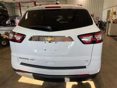 2017 Chevrolet Traverse LT - Photo 7 - Saint Louis, MI 48880-9800