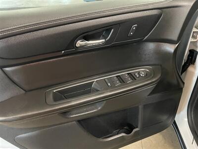 2017 Chevrolet Traverse LT - Photo 23 - Saint Louis, MI 48880-9800