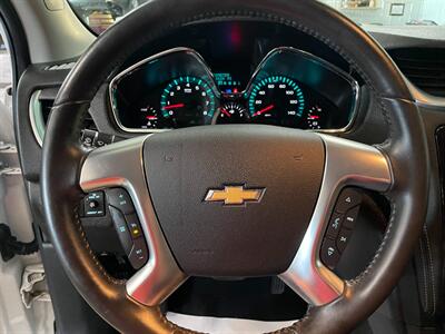 2017 Chevrolet Traverse LT - Photo 9 - Saint Louis, MI 48880-9800