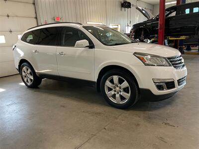 2017 Chevrolet Traverse LT - Photo 5 - Saint Louis, MI 48880-9800