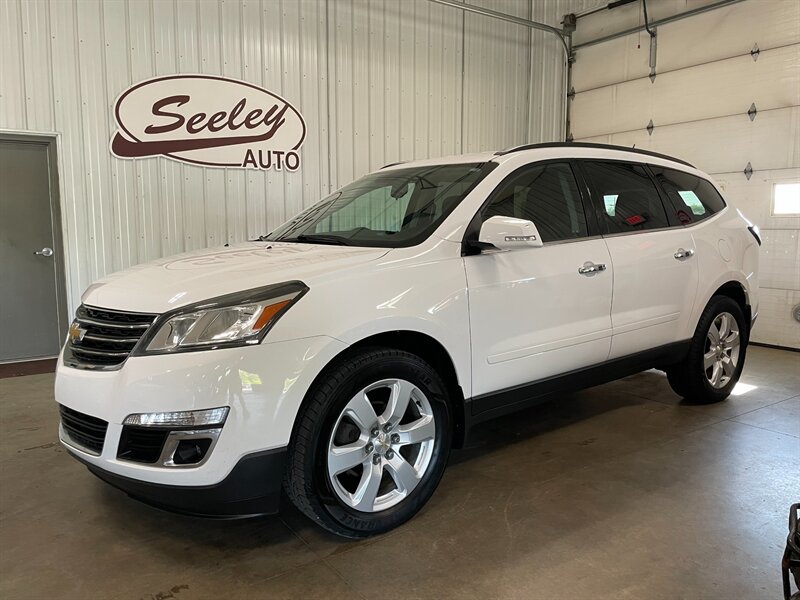 2017 Chevrolet Traverse LT   - Photo 1 - Saint Louis, MI 48880-9800