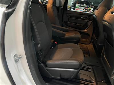 2017 Chevrolet Traverse LT - Photo 20 - Saint Louis, MI 48880-9800