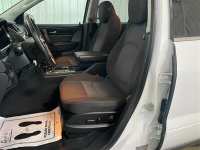 2017 Chevrolet Traverse LT - Photo 16 - Saint Louis, MI 48880-9800