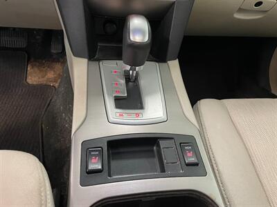 2013 Subaru Outback 2.5i Premium - Photo 15 - Saint Louis, MI 48880-9800