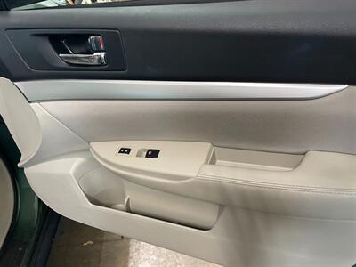 2013 Subaru Outback 2.5i Premium - Photo 21 - Saint Louis, MI 48880-9800
